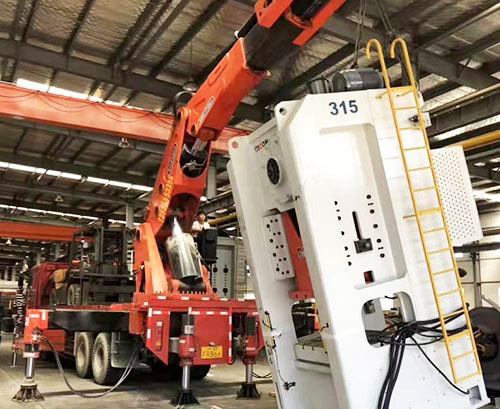 湖南附近随车吊出租，轻松解决运输难题