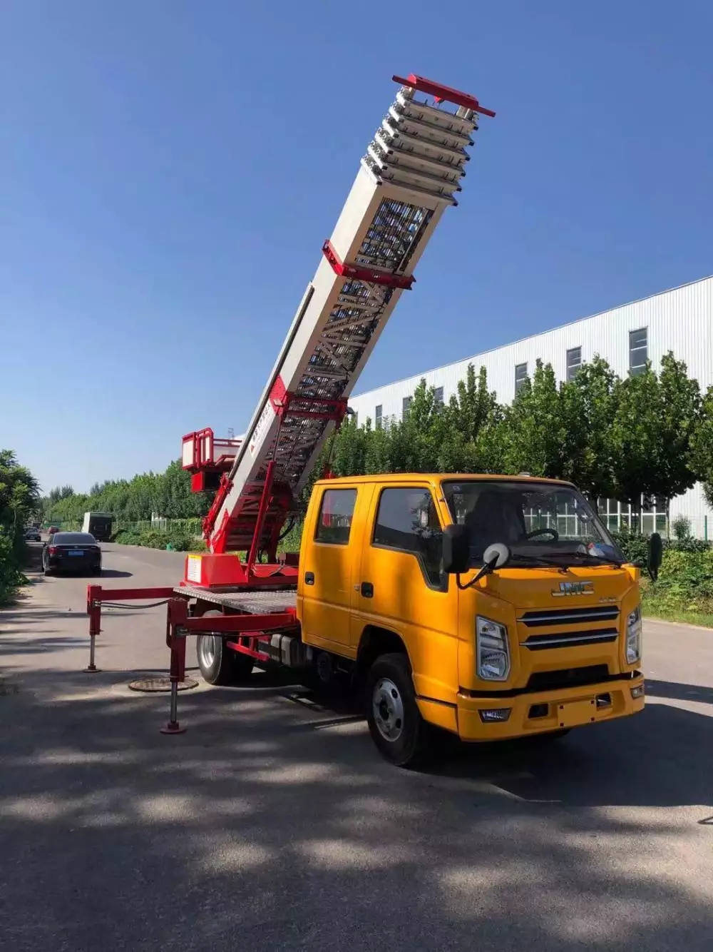 湖南附近的云梯车出租服务：轻松解决高空作业需求